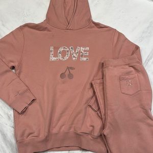 Bonpoint Sweatsuit good condition/ small hole, hence very inexpensive price!